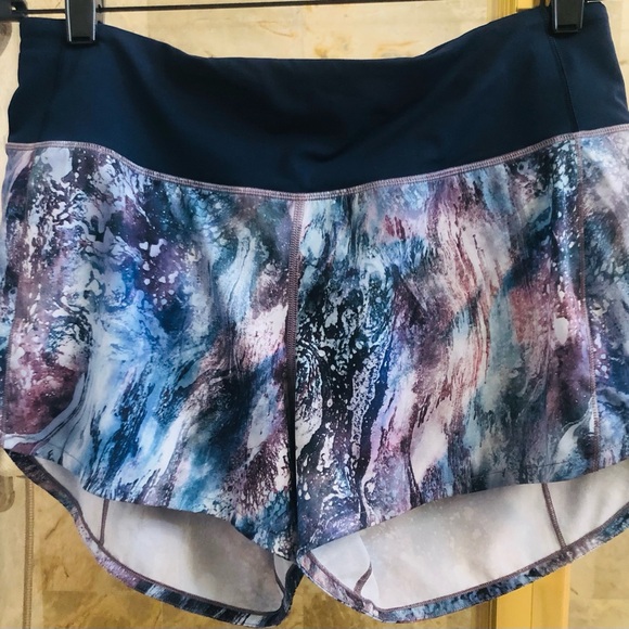 Brand New and RARE Lululemon Cosmic Shift Multi Speed Up shorts 4” - Picture 2 of 5